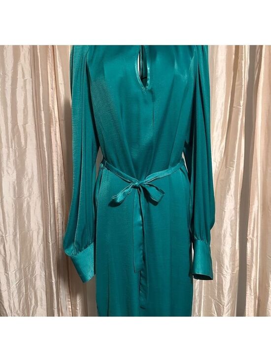 BCBGMaxAzria Dresses & Skirts - BCBGMaxAzria Green Long Sleeve Dress